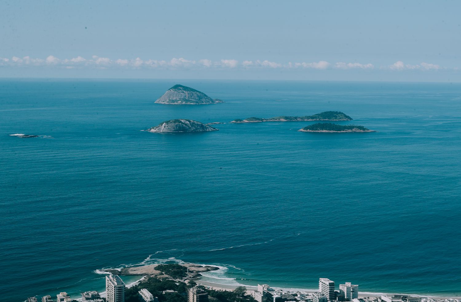 Ilhas Cagarras e a orla