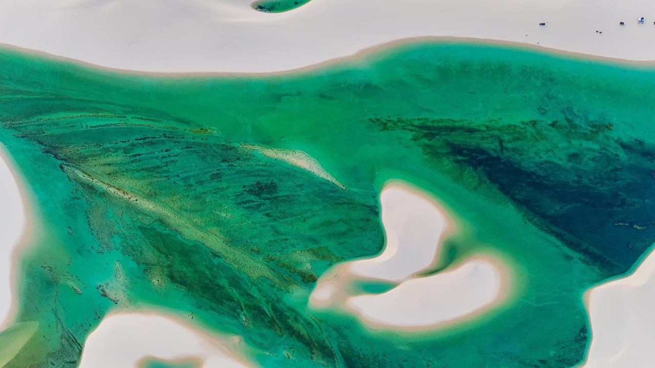 Lençóis Maranhenses — lagoas turquesa do alto
