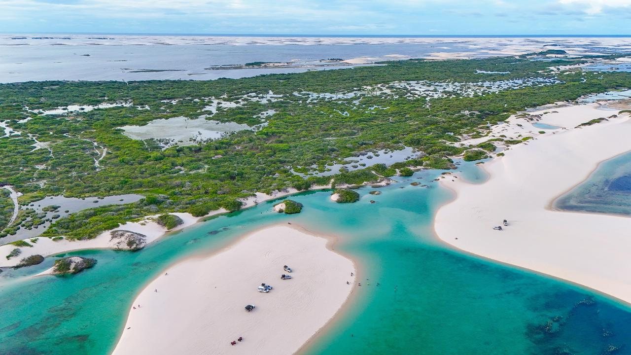 Lençóis Maranhenses — lagoas e dunas